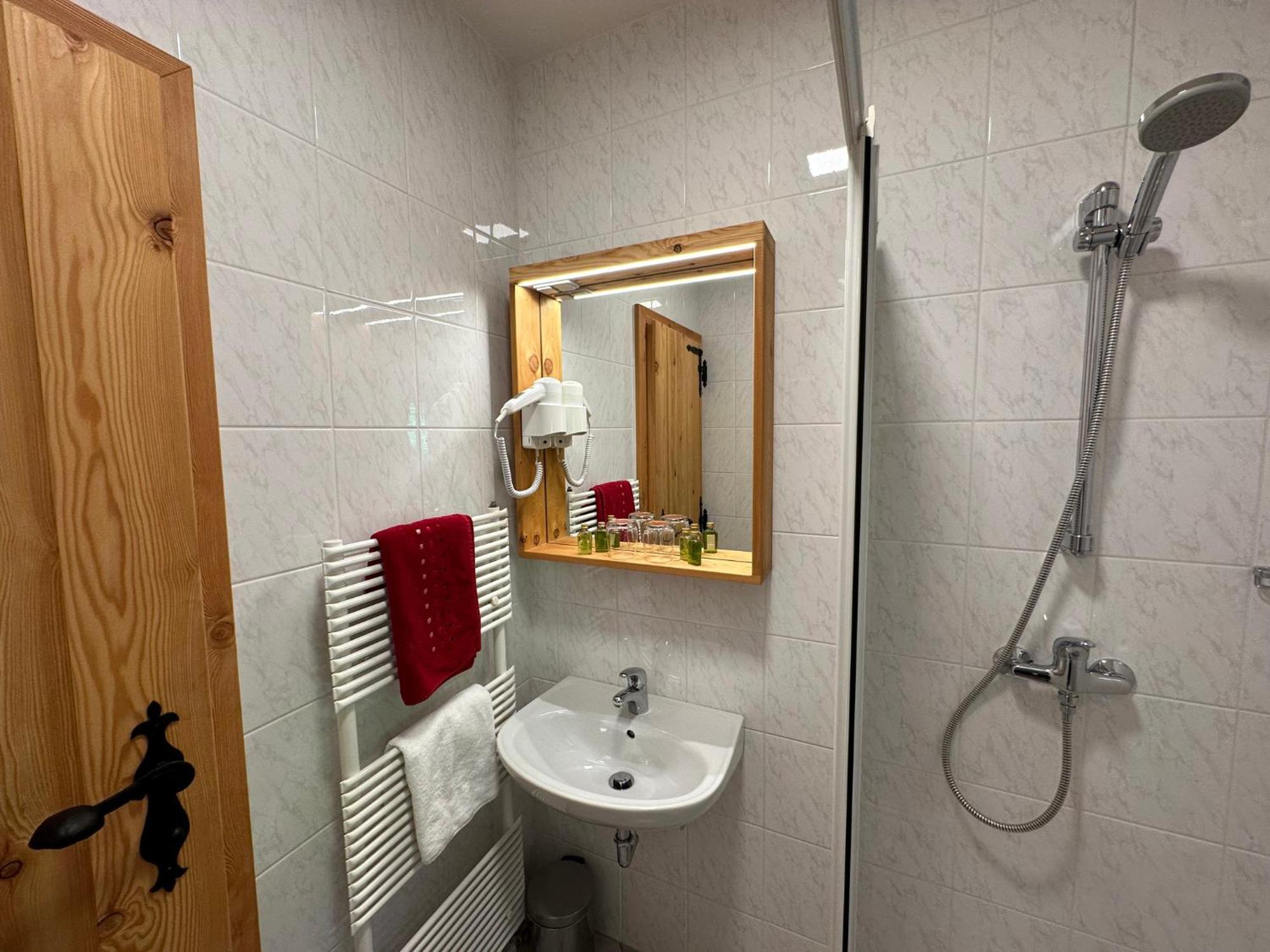 Hotel Surc Kranjska Gora Eksteriør billede