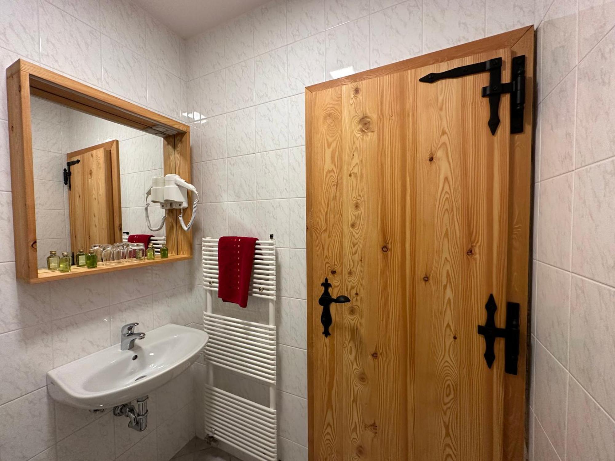Hotel Surc Kranjska Gora Eksteriør billede